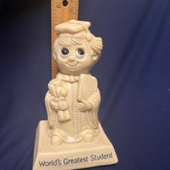 VTG "World's Greatest Student" Statue Cap Gown Diploma Plate Book 1976 - Picture 7 of 12